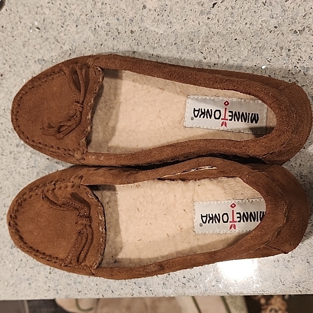 Minnetonka leather slipper moccasins